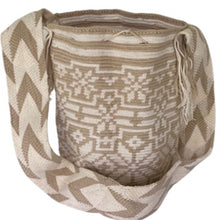 Load image into Gallery viewer, Beige Poinsettias Wayuu Bucket Bag
