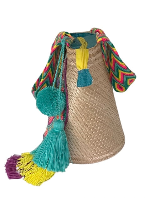 Wayuu Handwoven Zippered Palm Basket with Murano Stone Medallion – Tropical Fiesta
